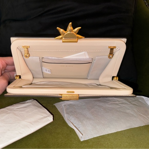 NWT/ TORY BURCH ~ Mini Boat Appliqué Leather Crossbody Bag + Original Dust Bag - Picture 4 of 6